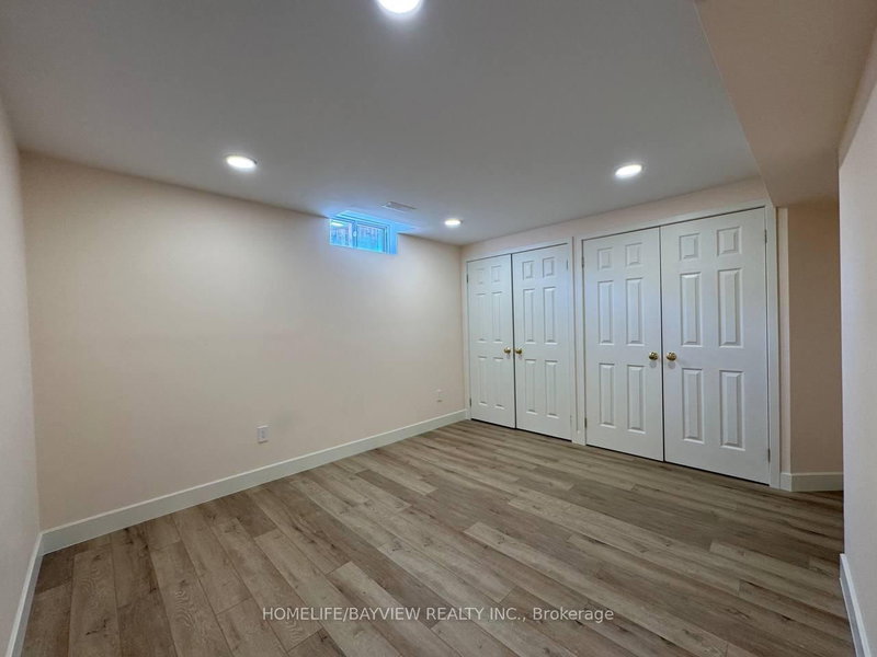 4 Mendys Forest(Lower Level), Aurora, L4G 5A3 | Image 2