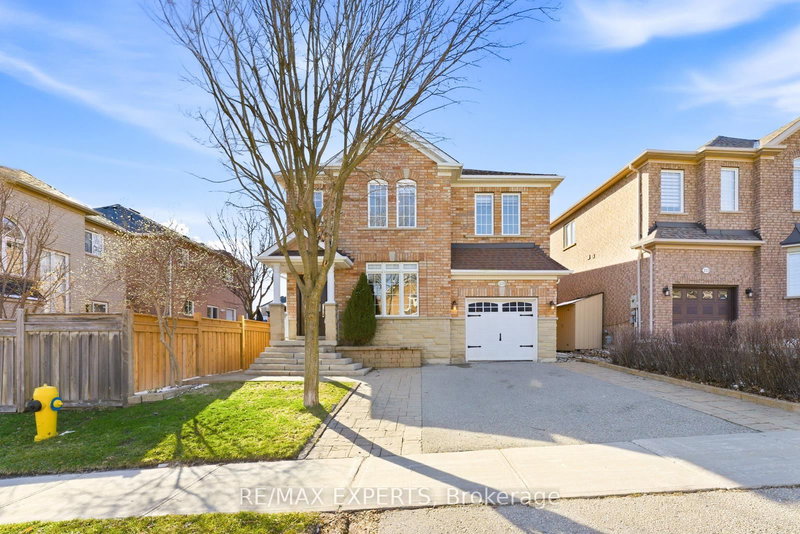 219 Regency View Hts, Vaughan, L6A 3V3 | Image 2