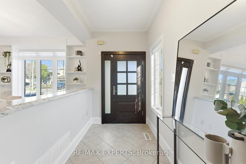 219 Regency View Hts, Vaughan, L6A 3V3 | Image 3