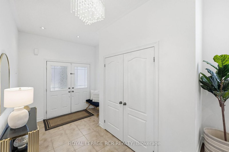 18 Kerr Lane, Aurora, L4G 0E5 | Image 2