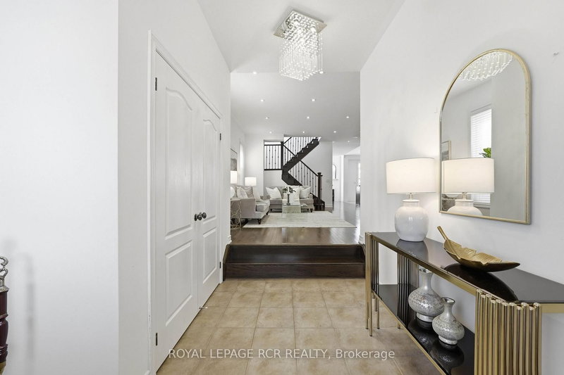 18 Kerr Lane, Aurora, L4G 0E5 | Image 3