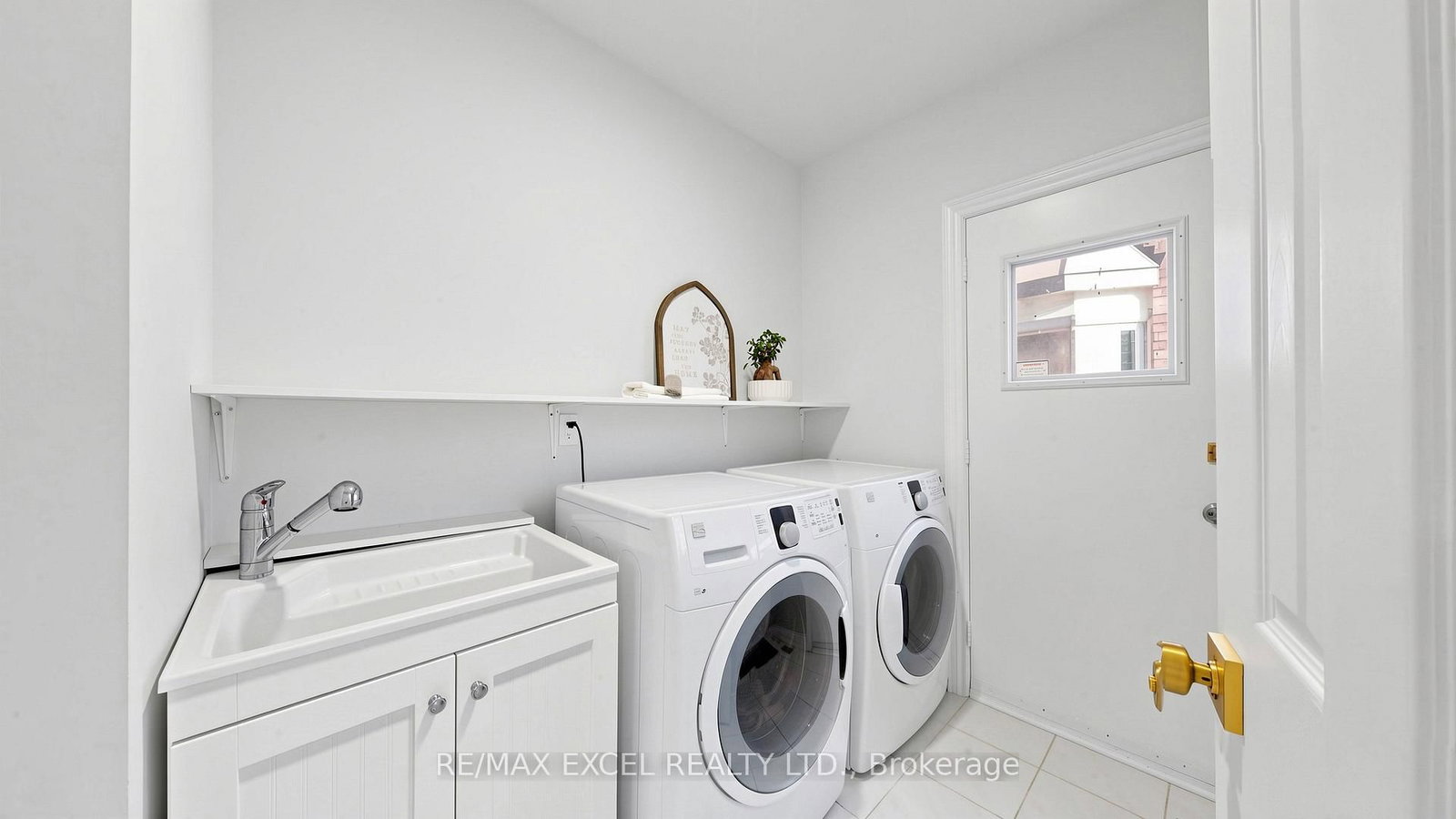 Detached House for sale at 43 Piccadilly Road, Richmond Hill, Ontario, L4B 1S9 - Doncrest - MLS: N12990726