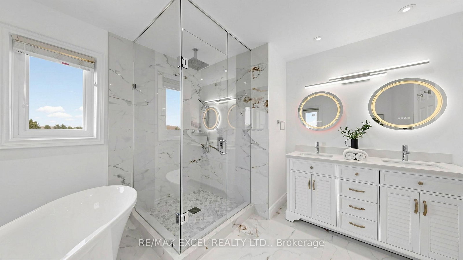 Detached House for sale at 43 Piccadilly Road, Richmond Hill, Ontario, L4B 1S9 - Doncrest - MLS: N12990726