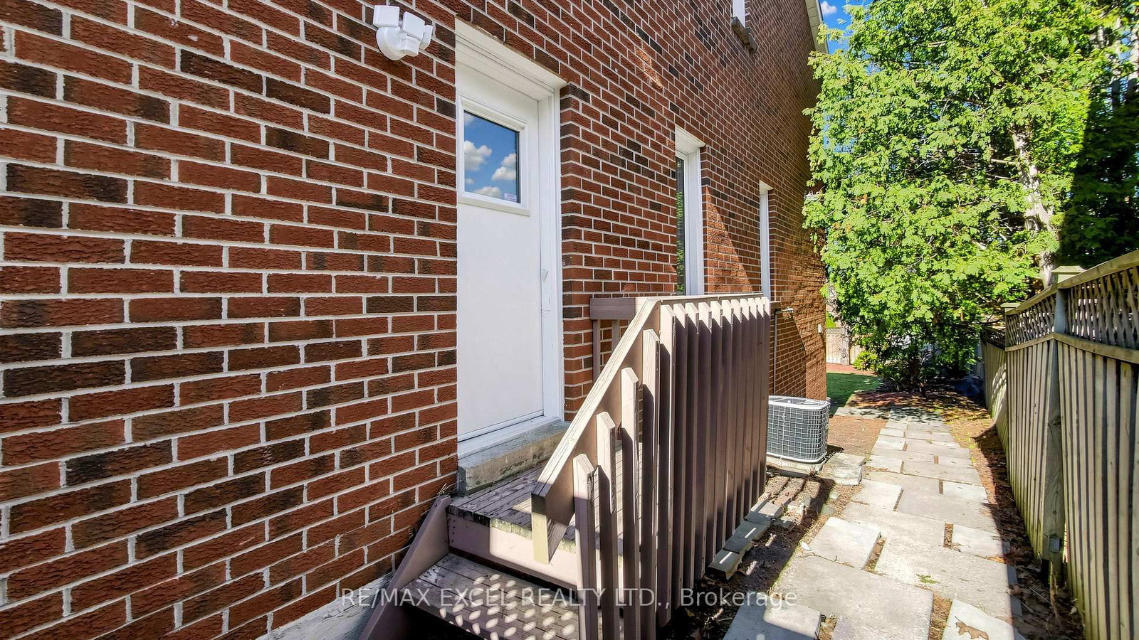 Detached House for sale at 43 Piccadilly Road, Richmond Hill, Ontario, L4B 1S9 - Doncrest - MLS: N12990726