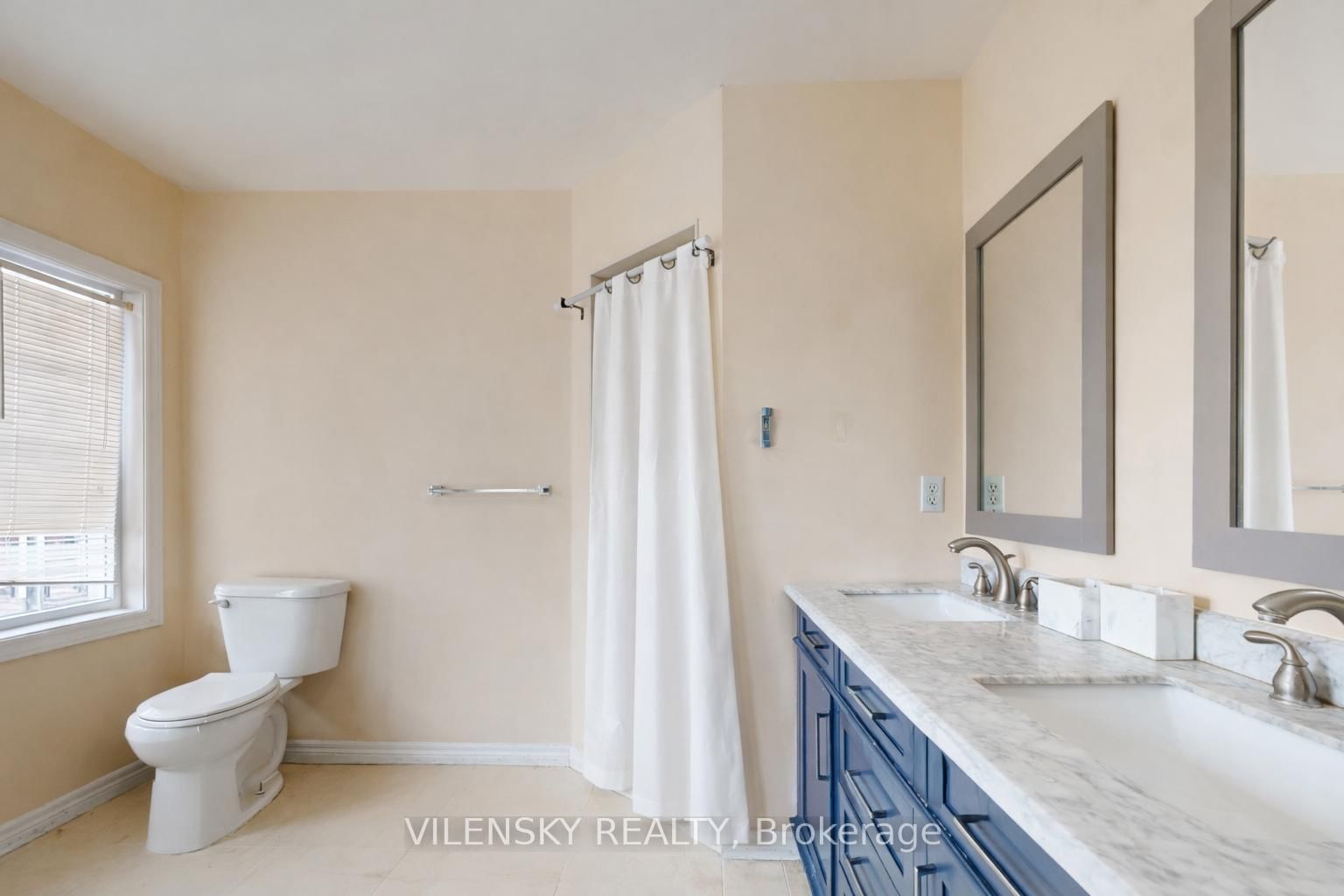 Detached House for sale at 2 Eminence Road, Vaughan, Ontario, L4K 5G2 - Patterson - MLS: N12991240