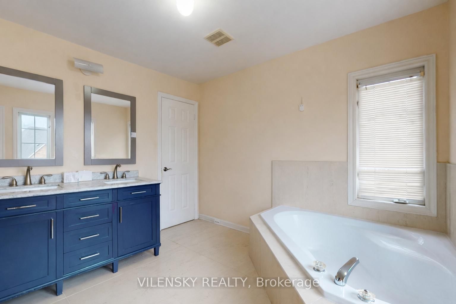 Detached House for sale at 2 Eminence Road, Vaughan, Ontario, L4K 5G2 - Patterson - MLS: N12991240