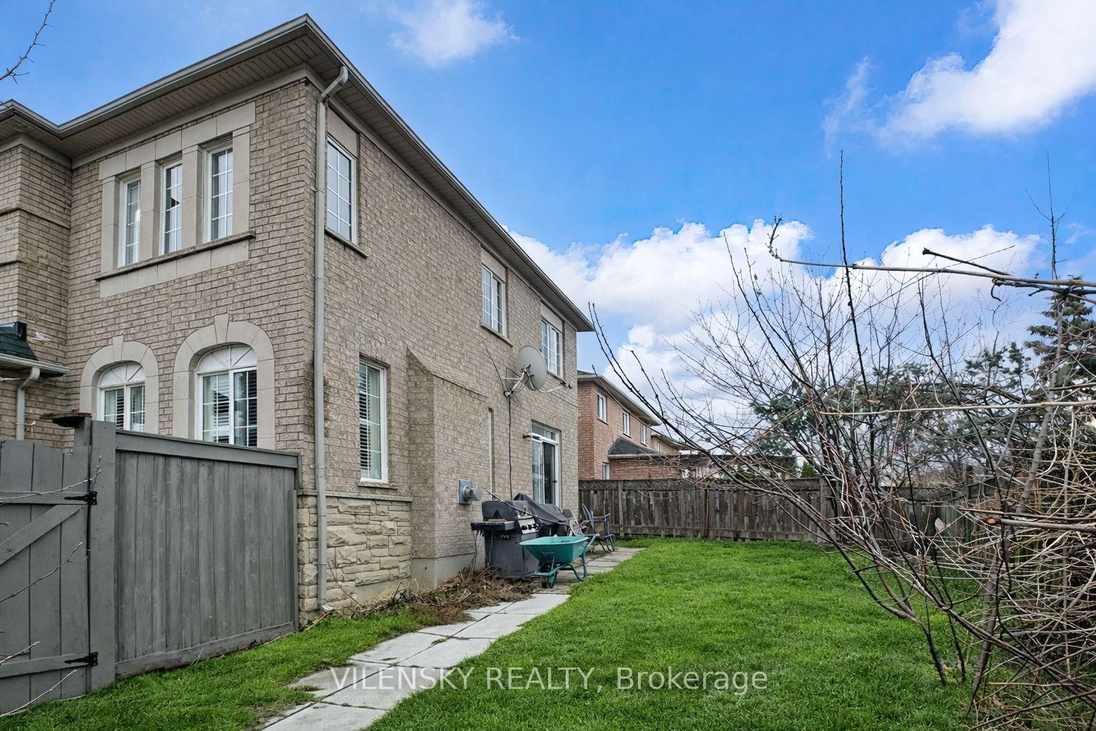 Detached House for sale at 2 Eminence Road, Vaughan, Ontario, L4K 5G2 - Patterson - MLS: N12991240