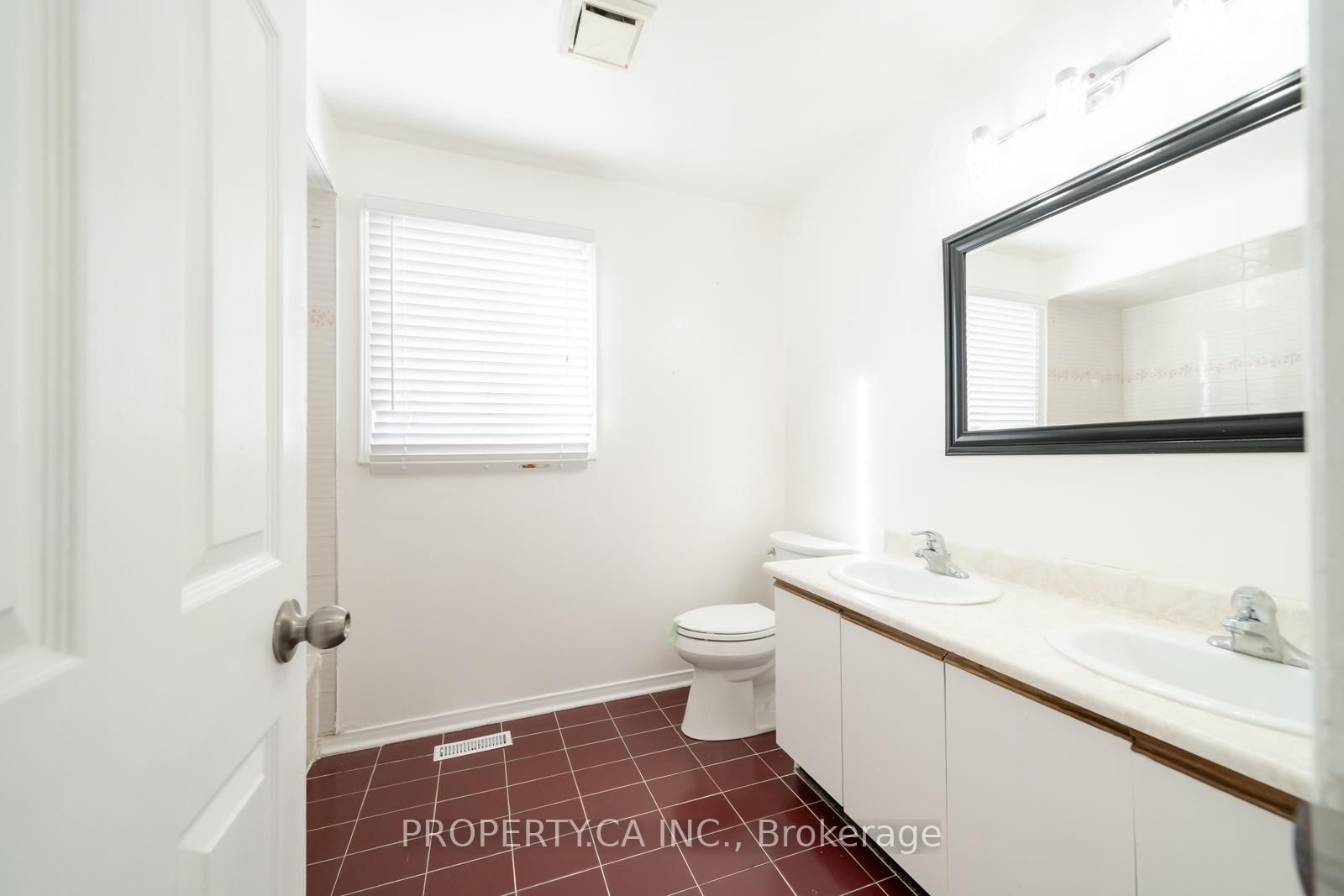 Detached House for sale at 87 O'Connor Crescent, Richmond Hill, Ontario, L4C 7N9 - North Richvale - MLS: N12991376