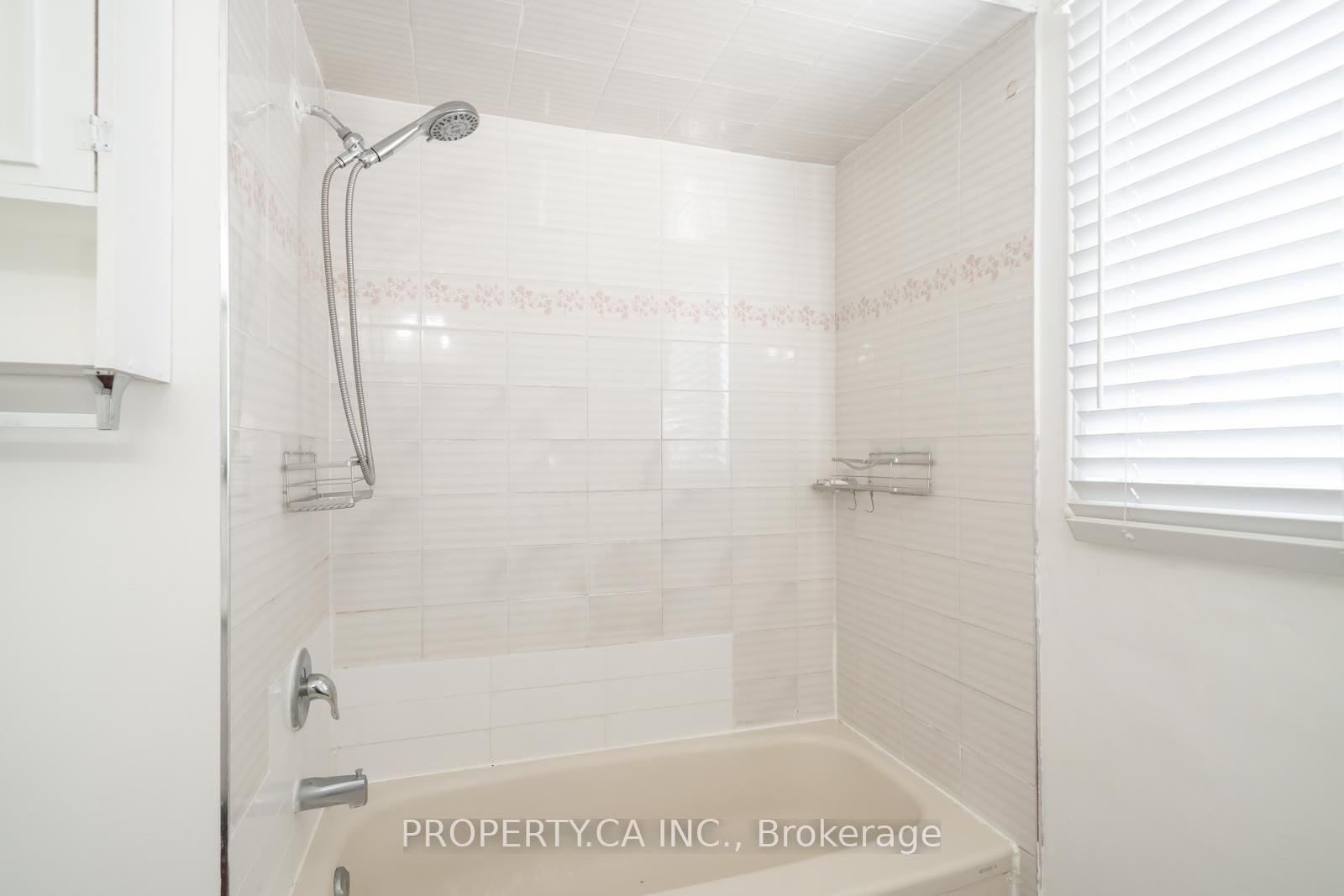 Detached House for sale at 87 O'Connor Crescent, Richmond Hill, Ontario, L4C 7N9 - North Richvale - MLS: N12991376