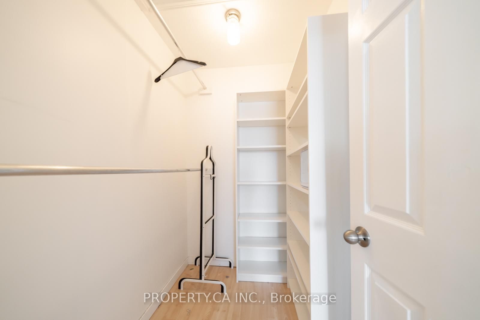 Detached House for sale at 87 O'Connor Crescent, Richmond Hill, Ontario, L4C 7N9 - North Richvale - MLS: N12991376