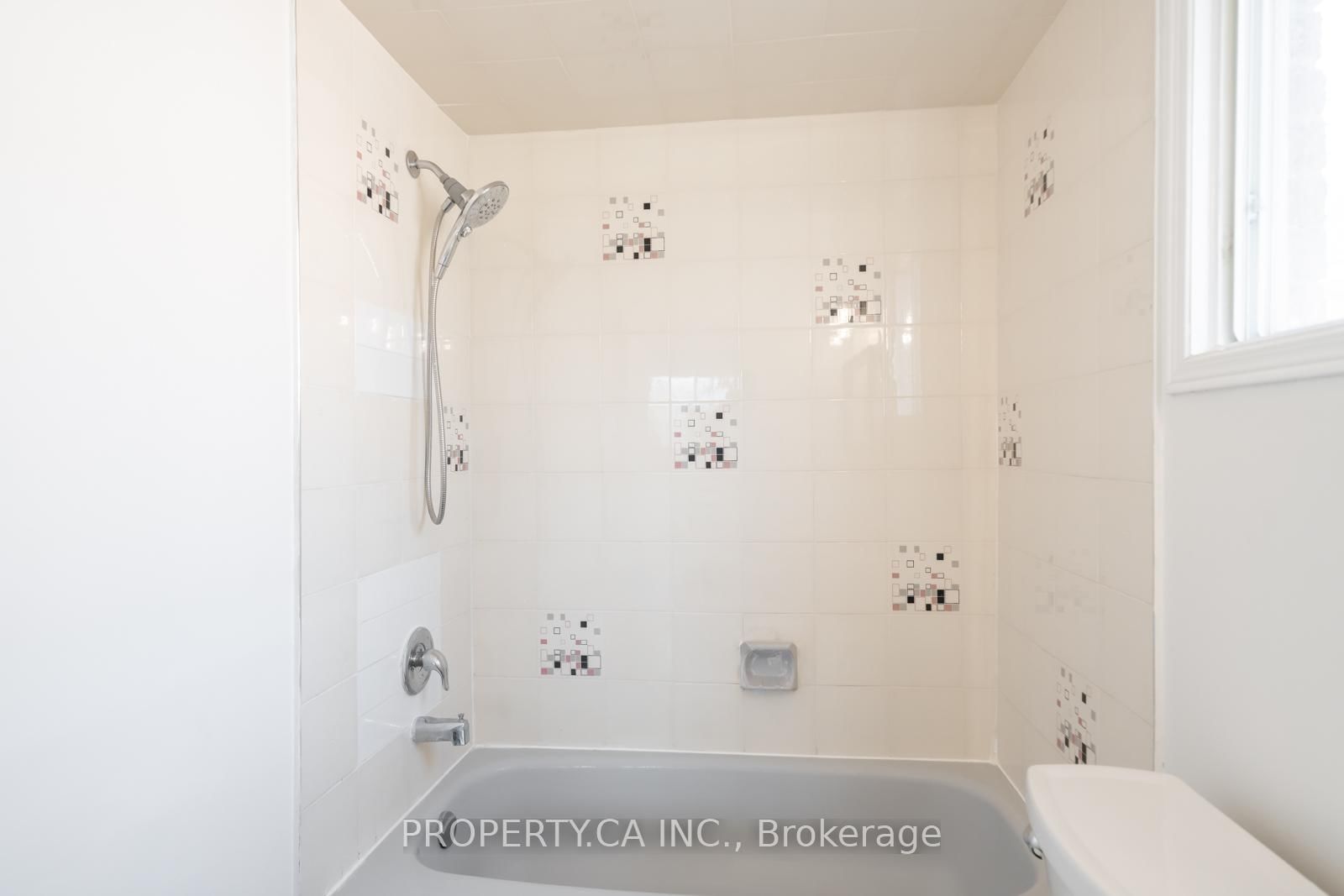 Detached House for sale at 87 O'Connor Crescent, Richmond Hill, Ontario, L4C 7N9 - North Richvale - MLS: N12991376