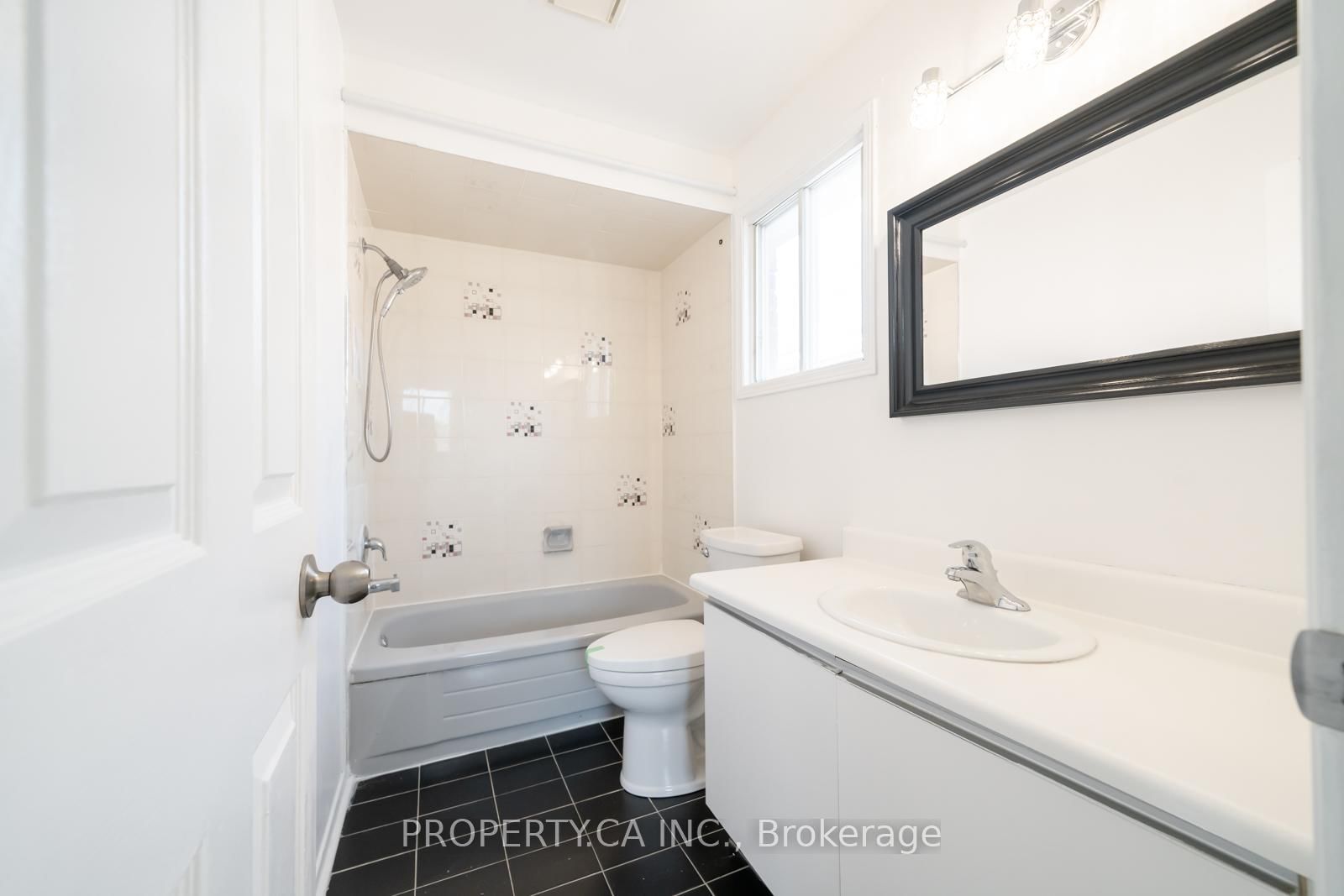 Detached House for sale at 87 O'Connor Crescent, Richmond Hill, Ontario, L4C 7N9 - North Richvale - MLS: N12991376