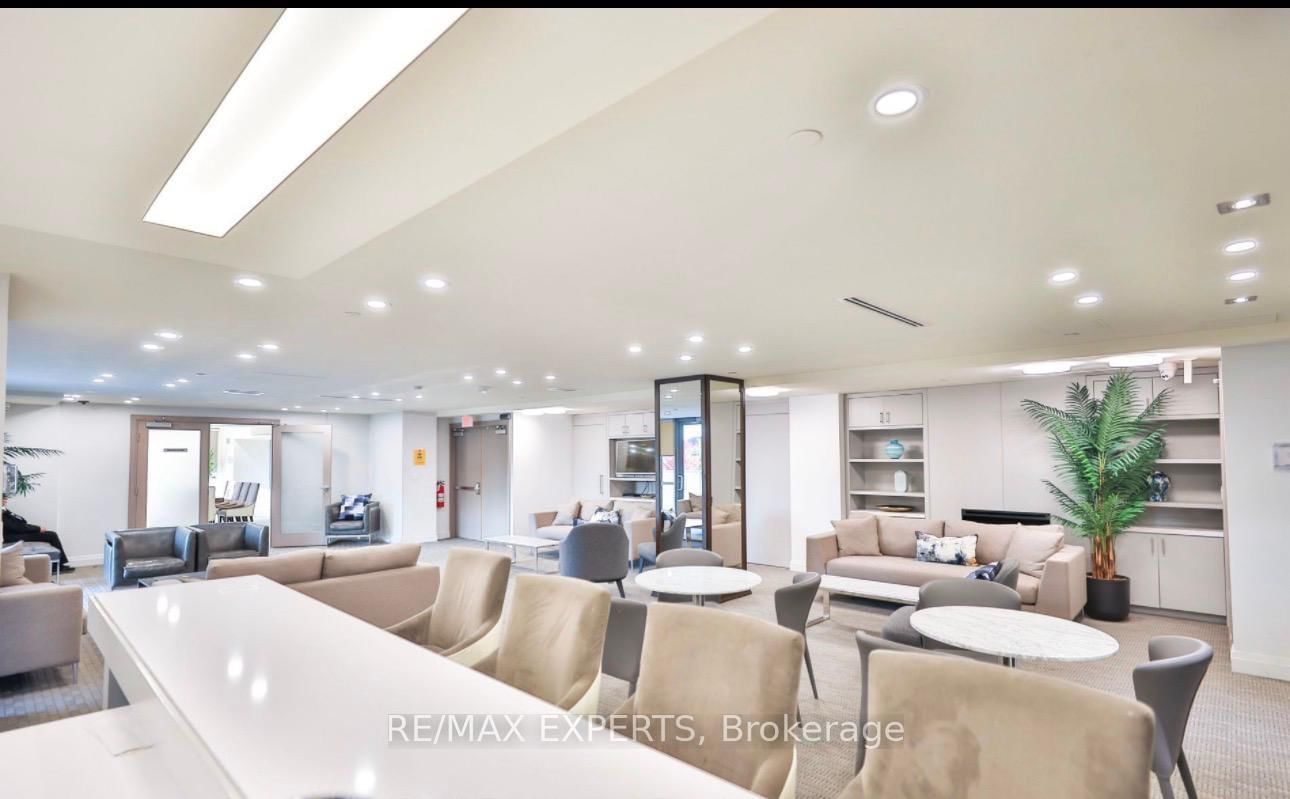 9088 Yonge Street N, Unit 806 - Photo 12