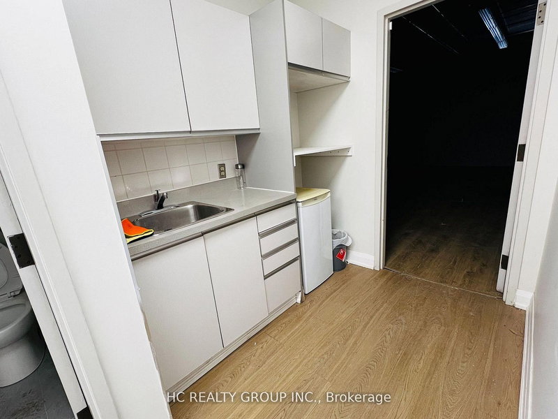 13 - 25 West Beaver Creek Rd, Richmond Hill, L4B 1K4 | Image 2