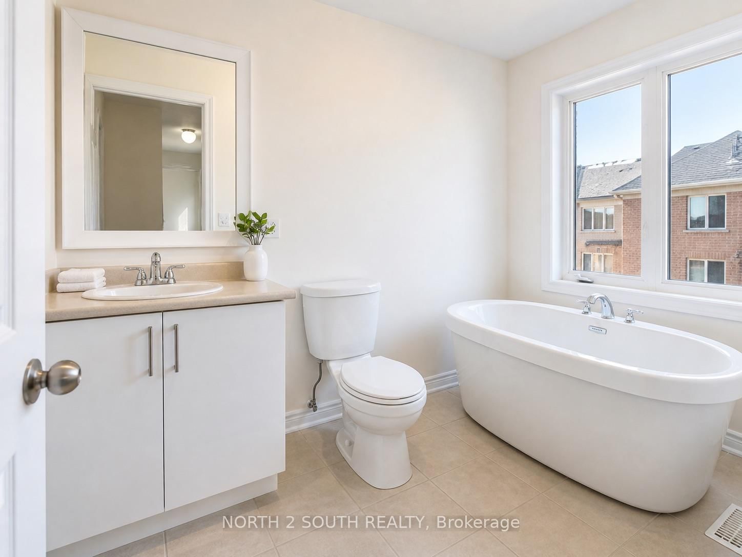 15 Gower Drive • Aurora, ON photo 7
