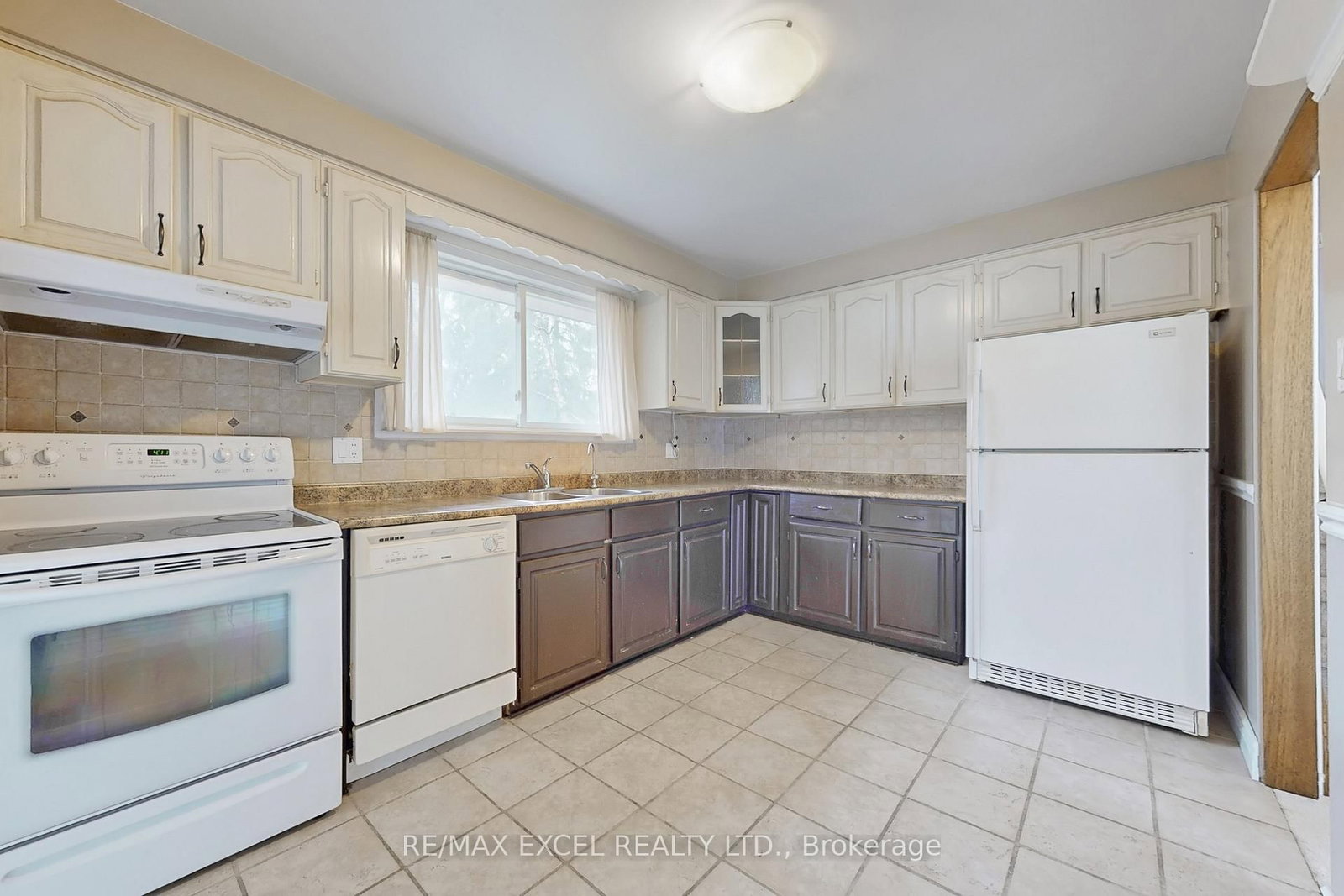 835 Legge Court - Photo 16