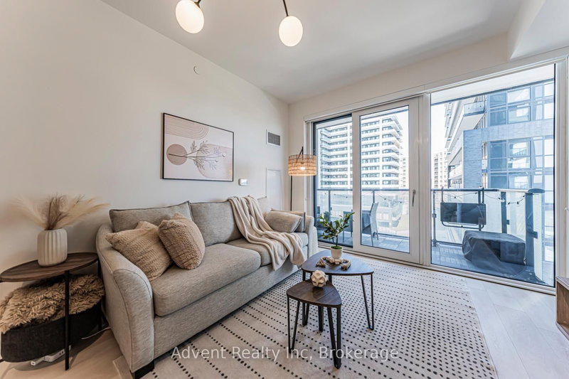 604 - 105 Oneida Cres, Richmond Hill, L4B 0H6 | Image 2