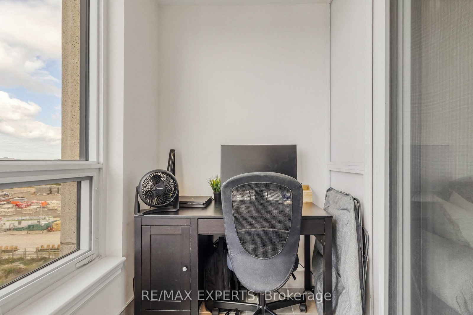 9085 Jane Street, Unit 702 - Photo 12