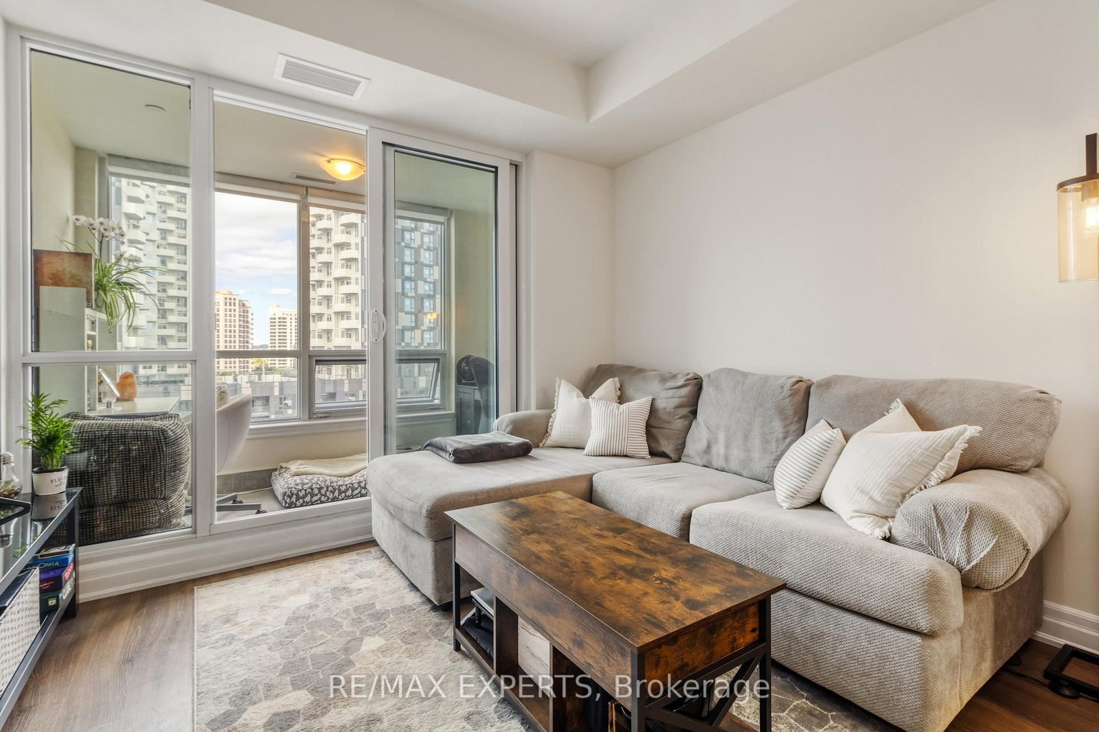9085 Jane Street, Unit 702 - Photo 13