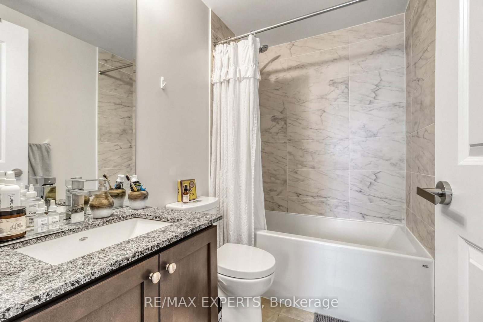 9085 Jane Street, Unit 702 - Photo 16