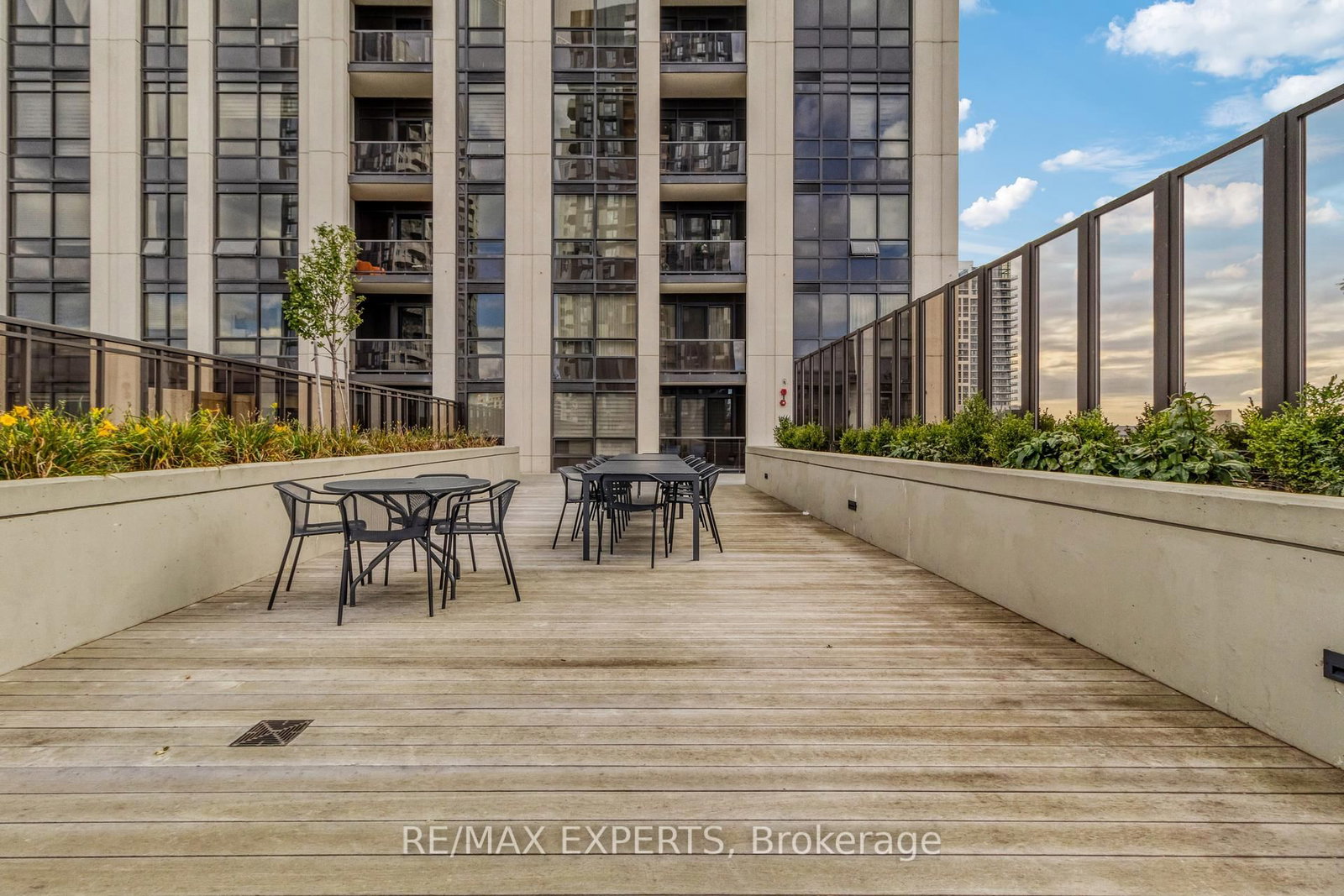 9085 Jane Street, Unit 702 - Photo 17