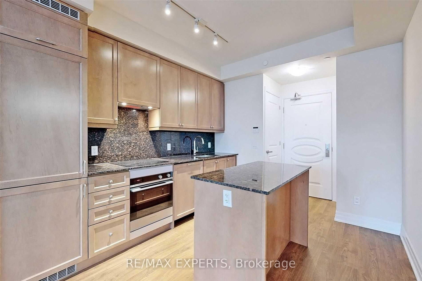 9085 Jane Street, Unit 702 - Photo 22