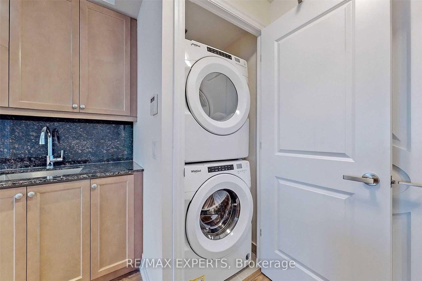 9085 Jane Street, Unit 702 - Photo 23