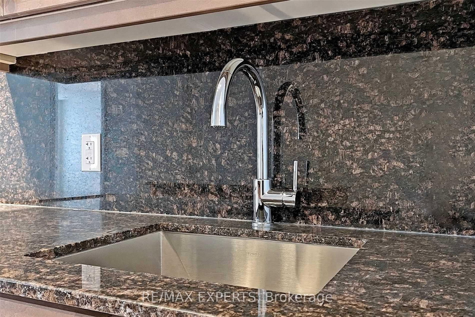 9085 Jane Street, Unit 702 - Photo 25