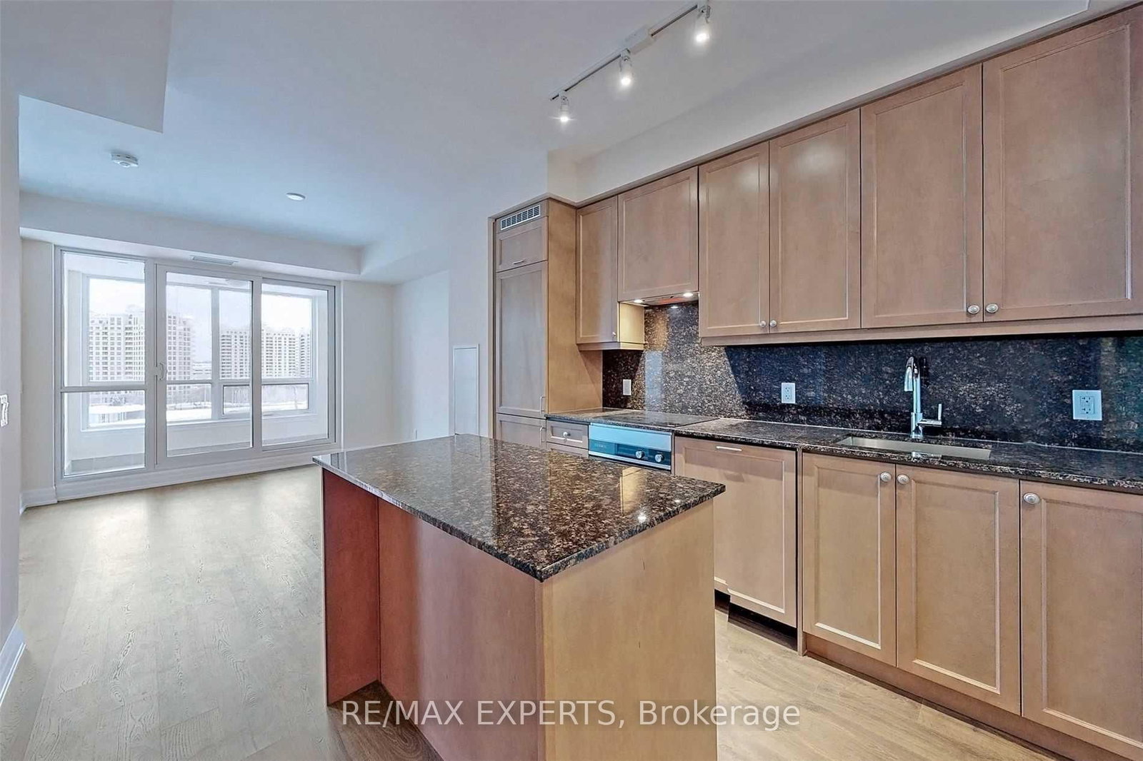 9085 Jane Street, Unit 702 - Photo 26