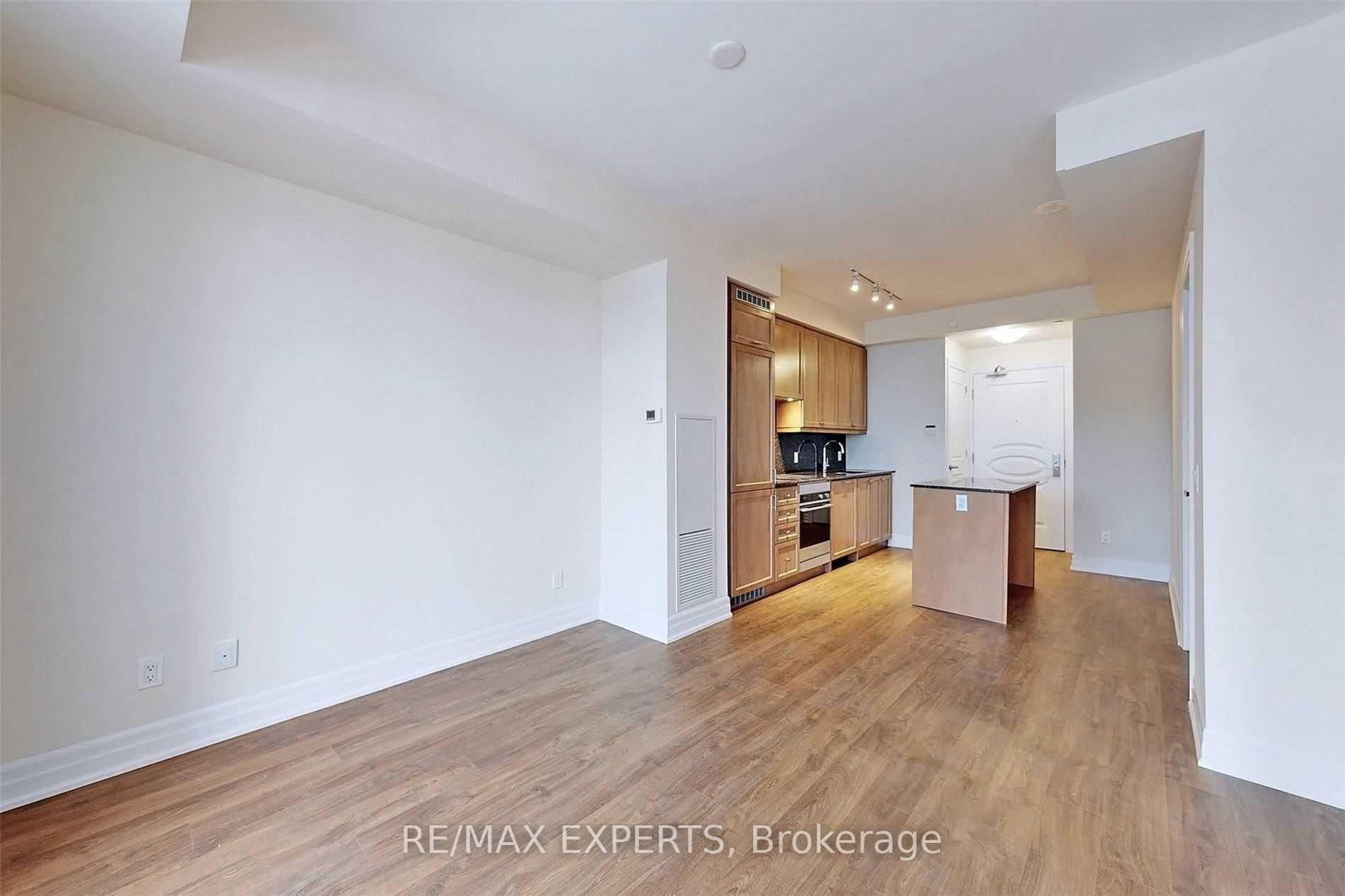 9085 Jane Street, Unit 702 - Photo 28