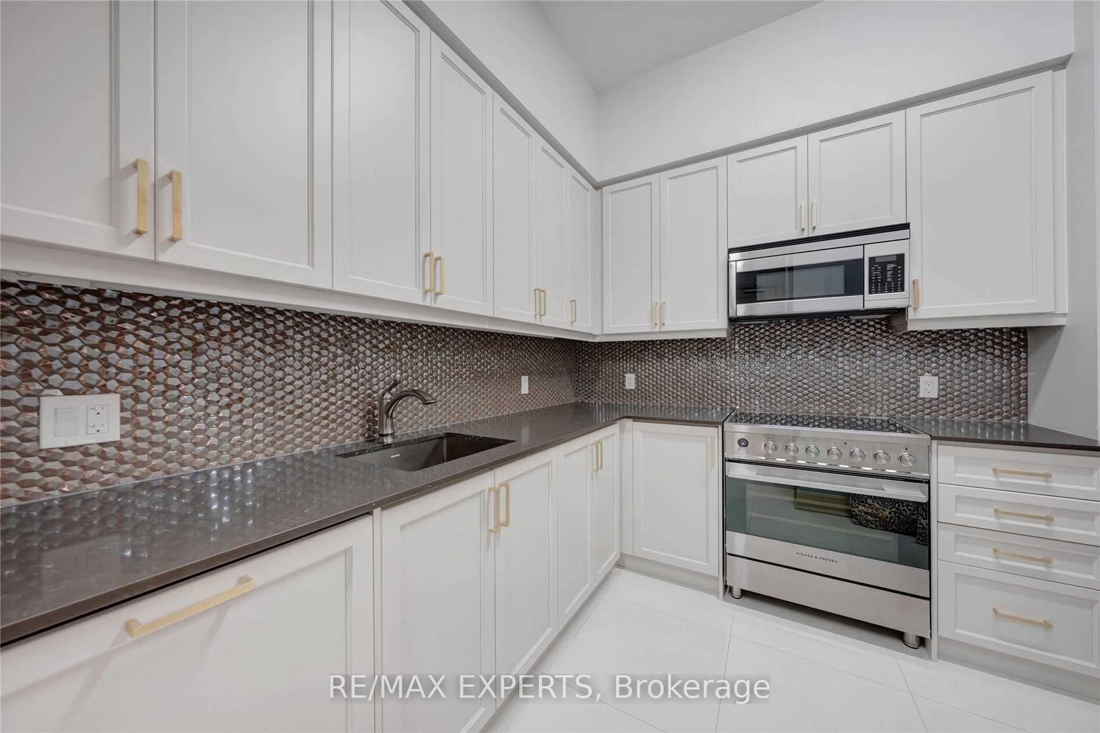 9085 Jane Street, Unit 702 - Photo 35