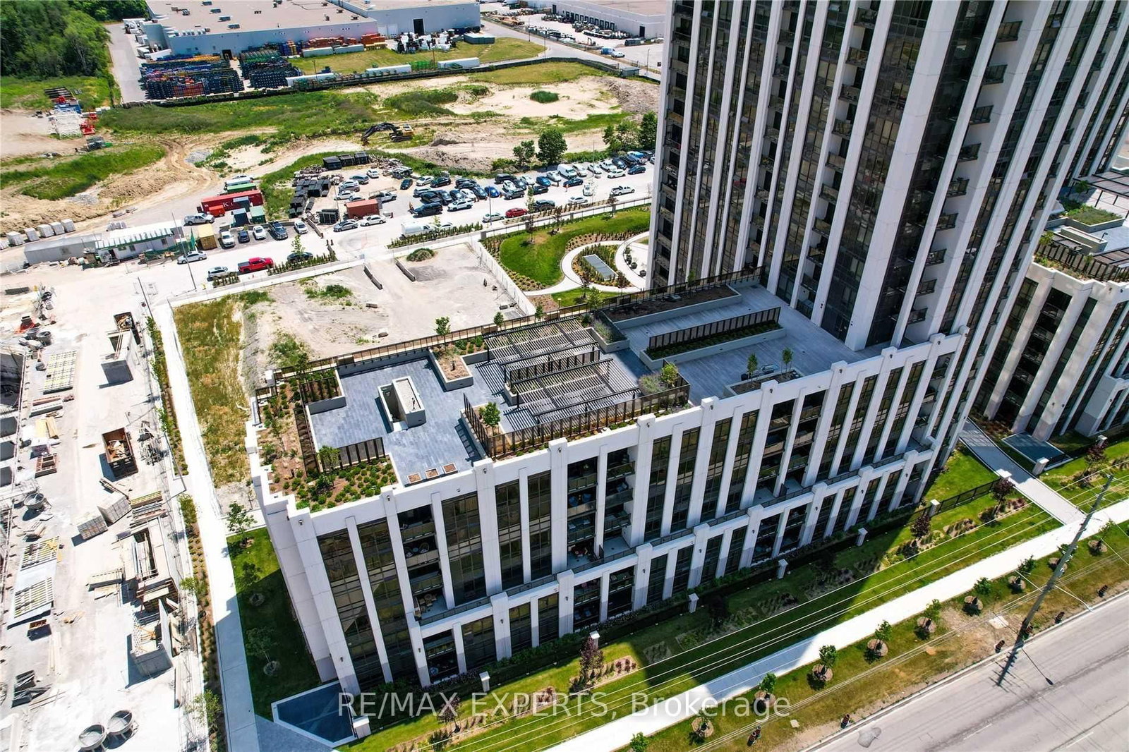 9085 Jane Street, Unit 702 - Photo 41