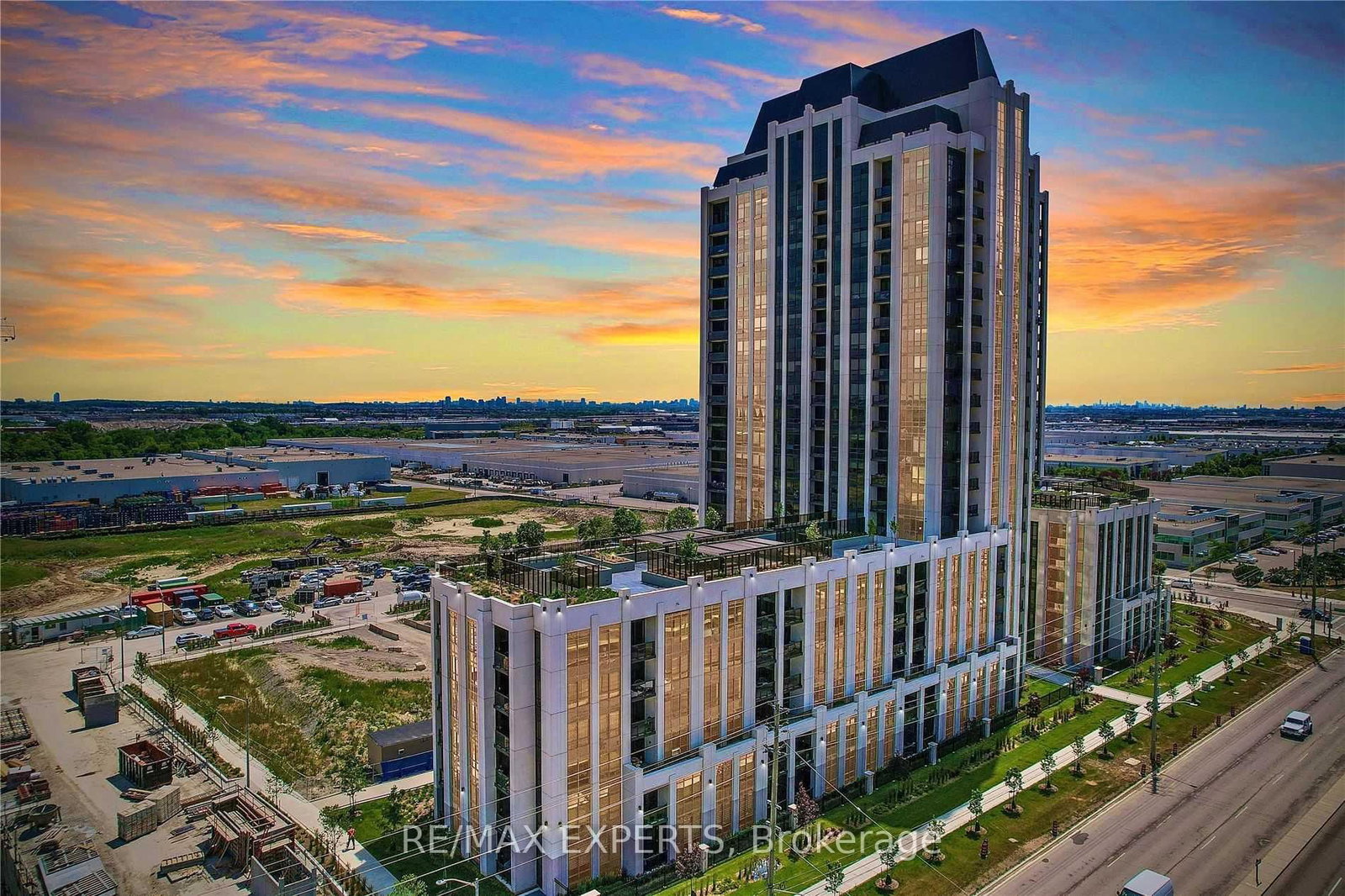 9085 Jane Street, Unit 702 - Photo 42