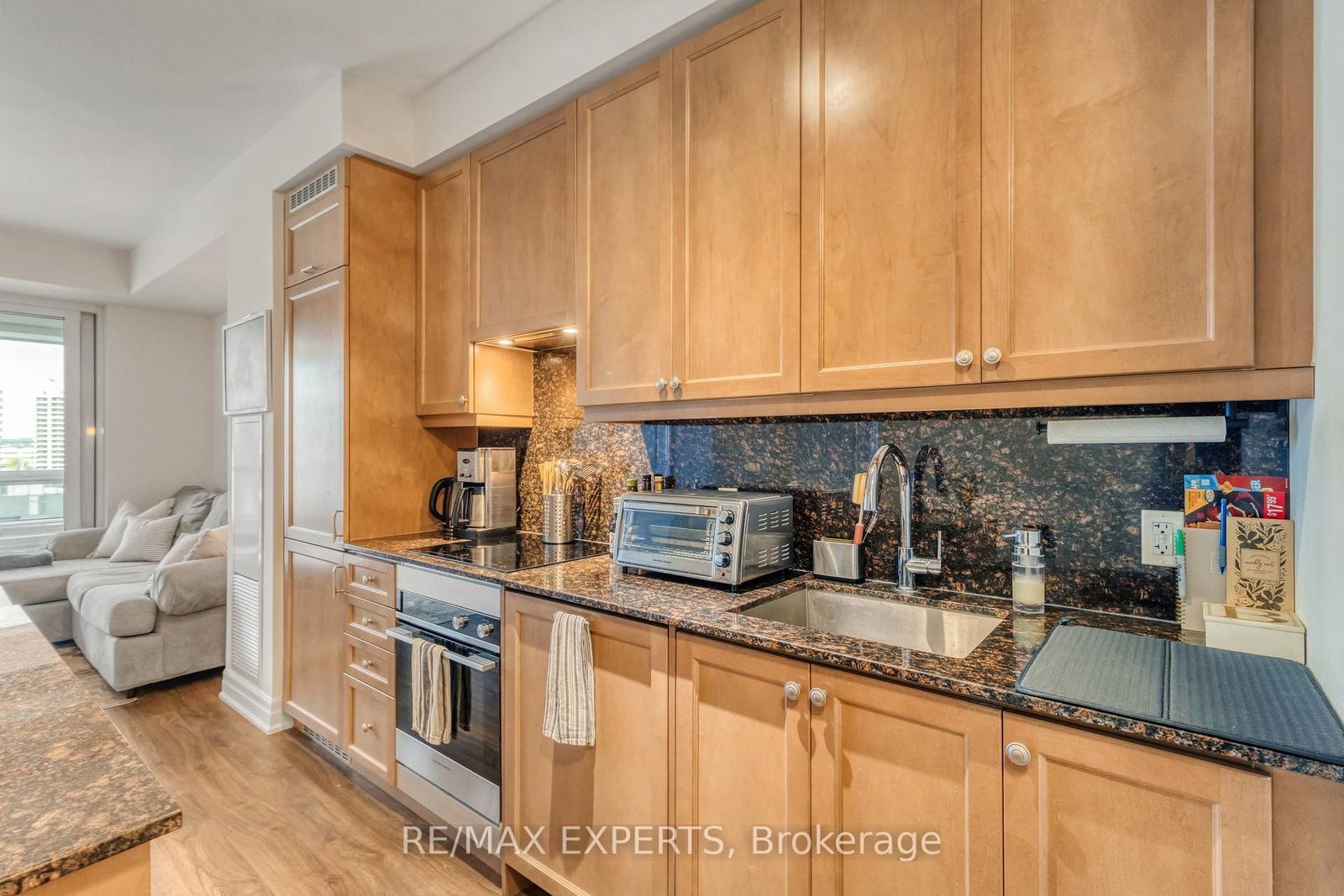 9085 Jane Street, Unit 702 - Photo 7