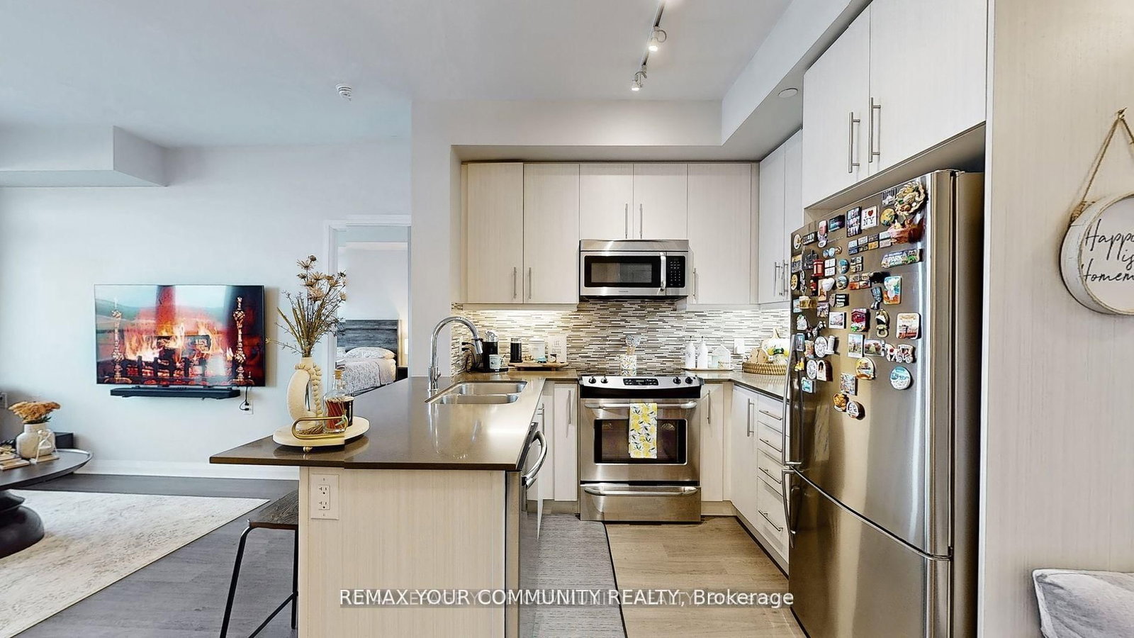 Condo for sale at 609-55 Oneida Crescent, Richmond Hill, Ontario, L4B 4T9 - Langstaff - MLS: N12991926