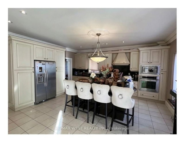 64 Kingmount Crescent