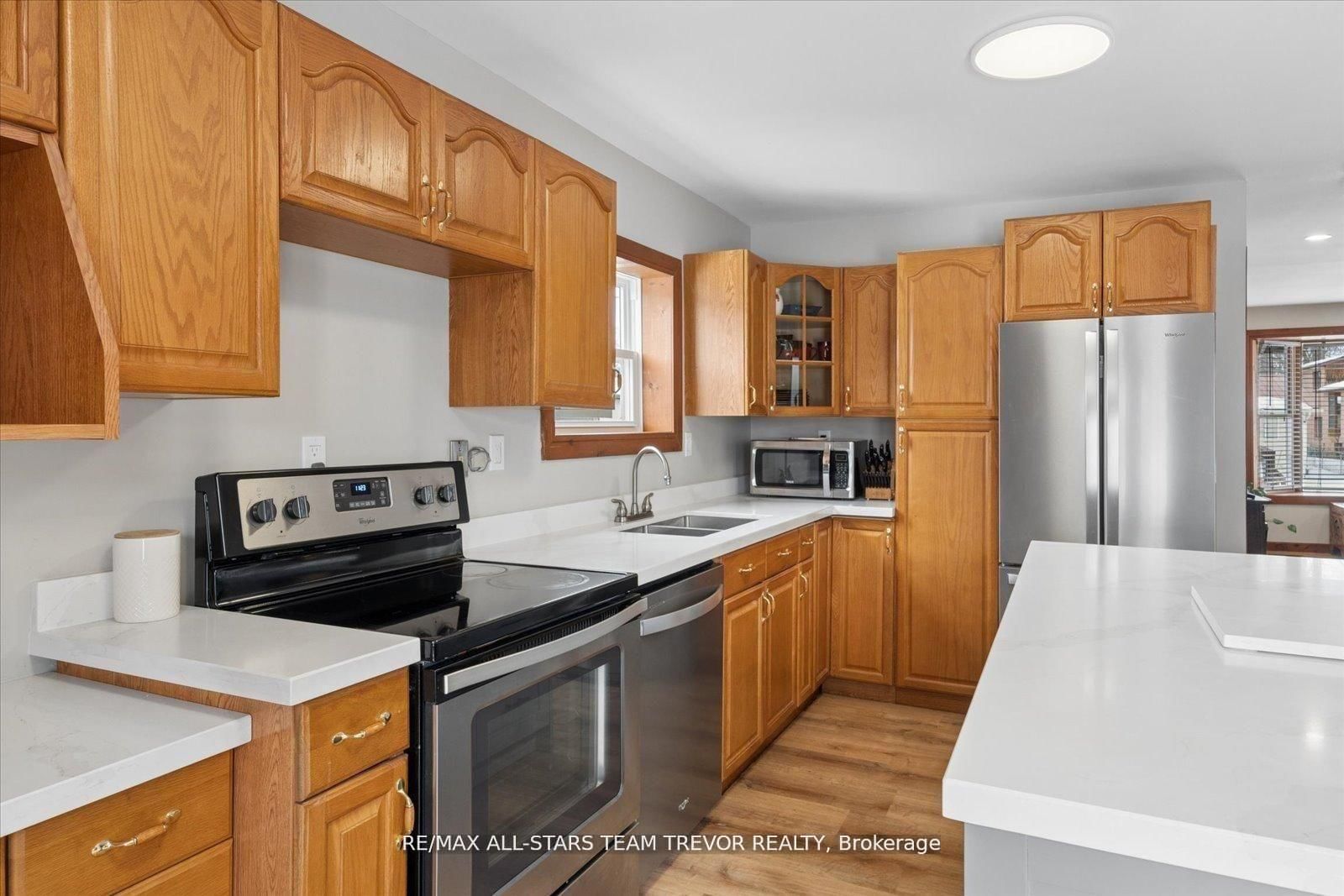 Detached House for sale at 277 Parkway Avenue, Georgina, Ontario, L4P 2W1 - Keswick South - MLS: N12992274