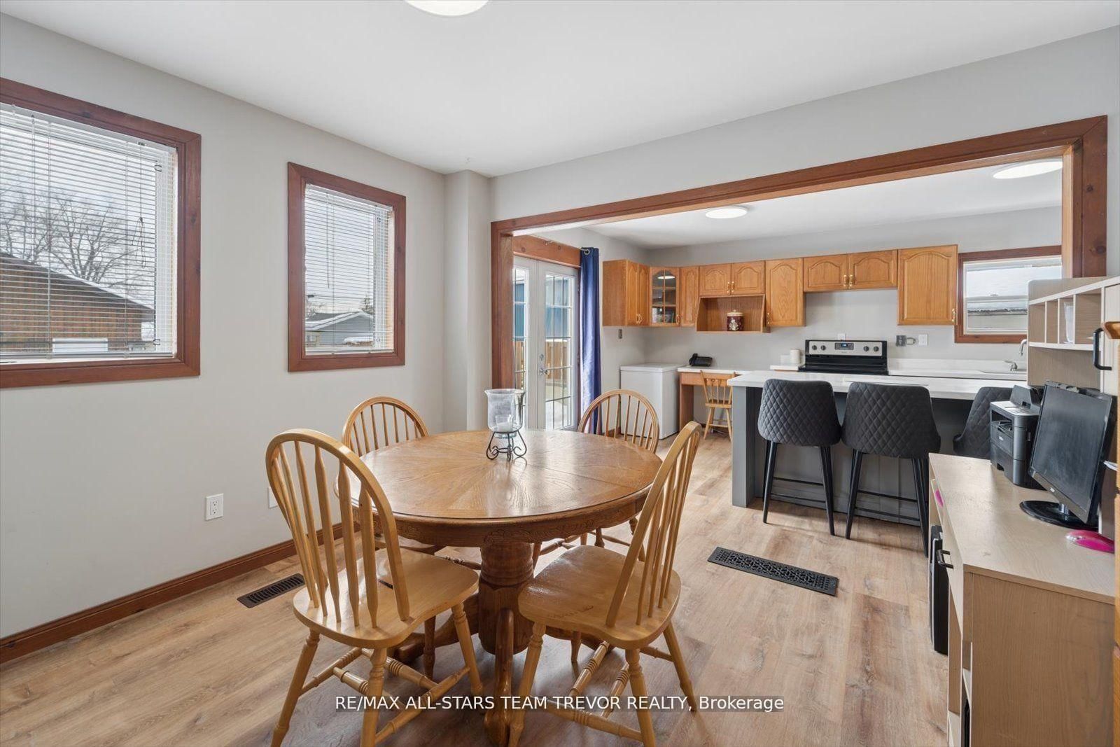 Detached House for sale at 277 Parkway Avenue, Georgina, Ontario, L4P 2W1 - Keswick South - MLS: N12992274