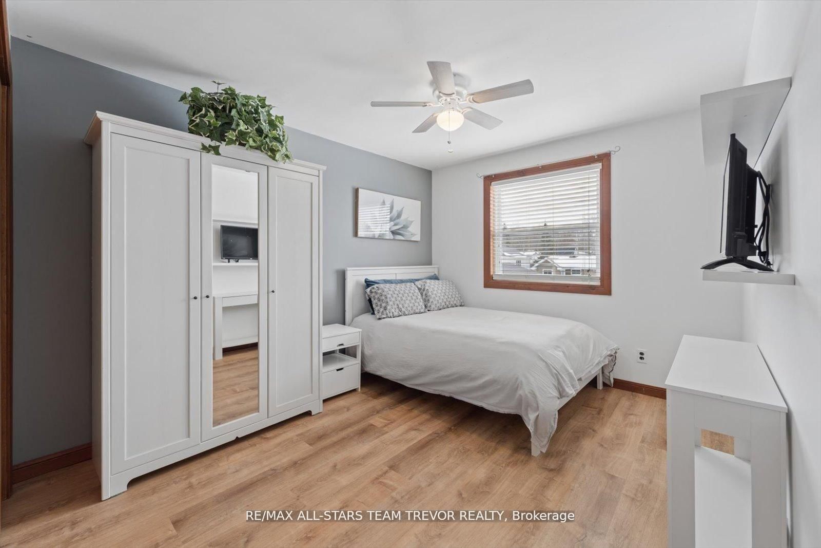 Detached House for sale at 277 Parkway Avenue, Georgina, Ontario, L4P 2W1 - Keswick South - MLS: N12992274