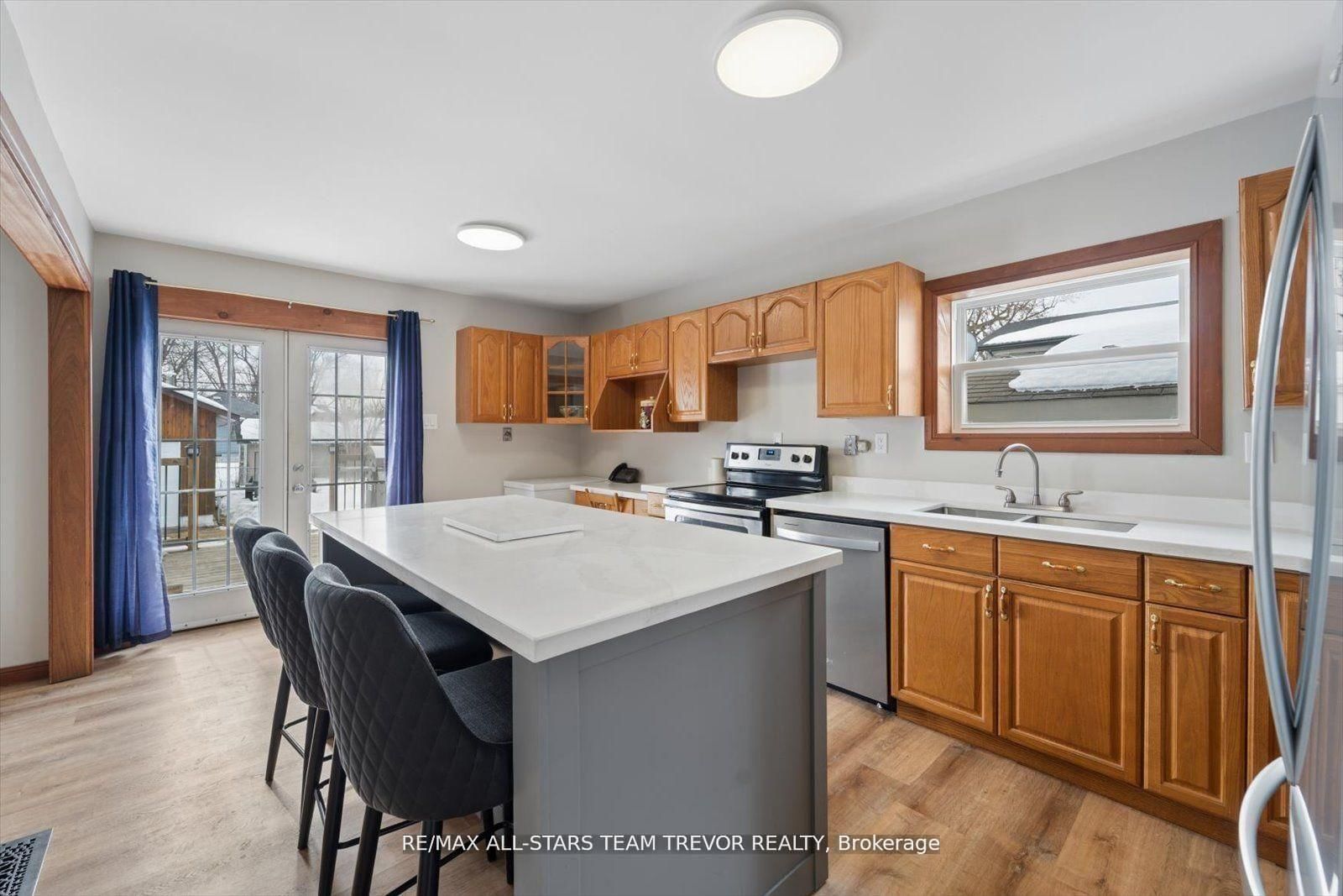 Detached House for sale at 277 Parkway Avenue, Georgina, Ontario, L4P 2W1 - Keswick South - MLS: N12992274