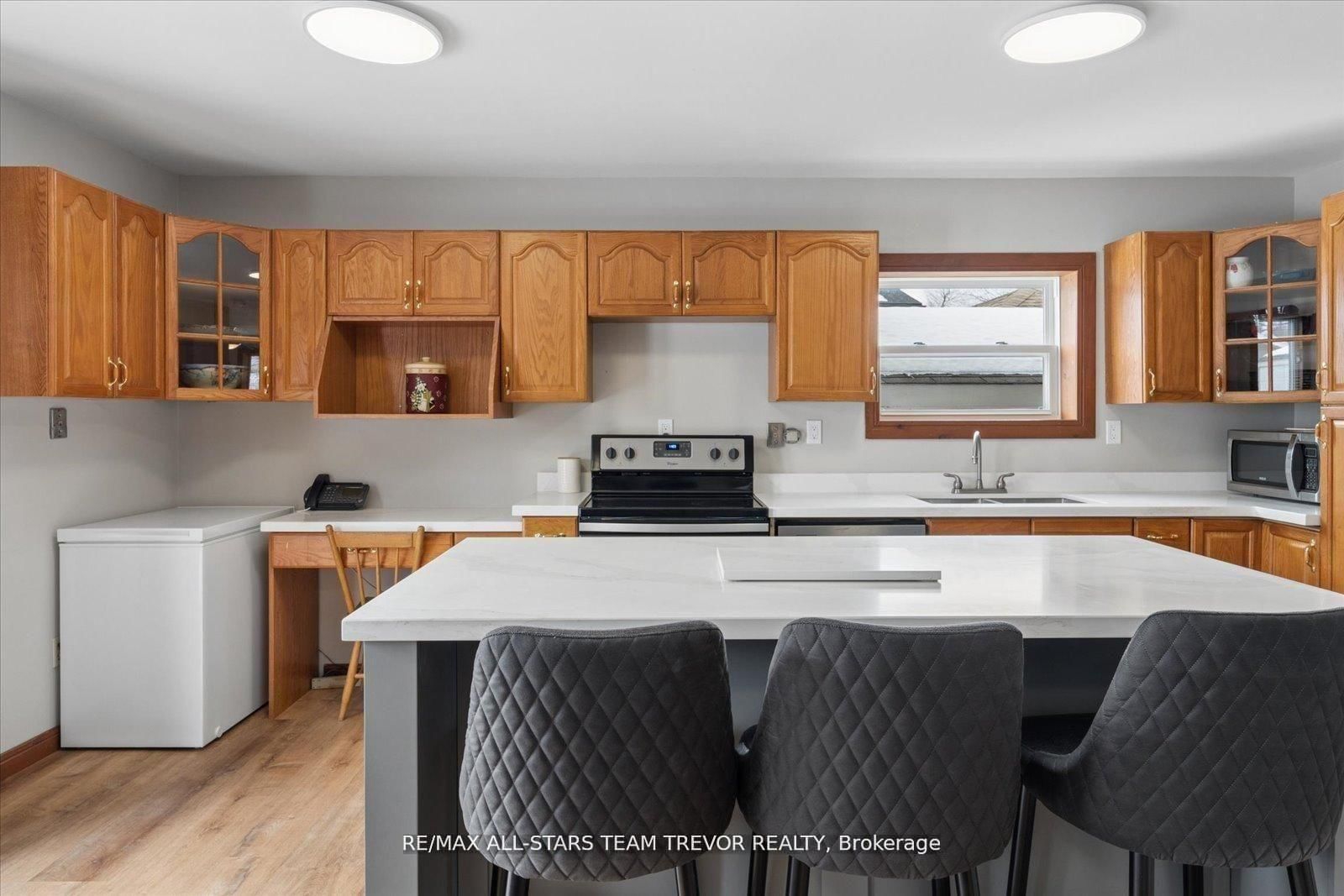 Detached House for sale at 277 Parkway Avenue, Georgina, Ontario, L4P 2W1 - Keswick South - MLS: N12992274