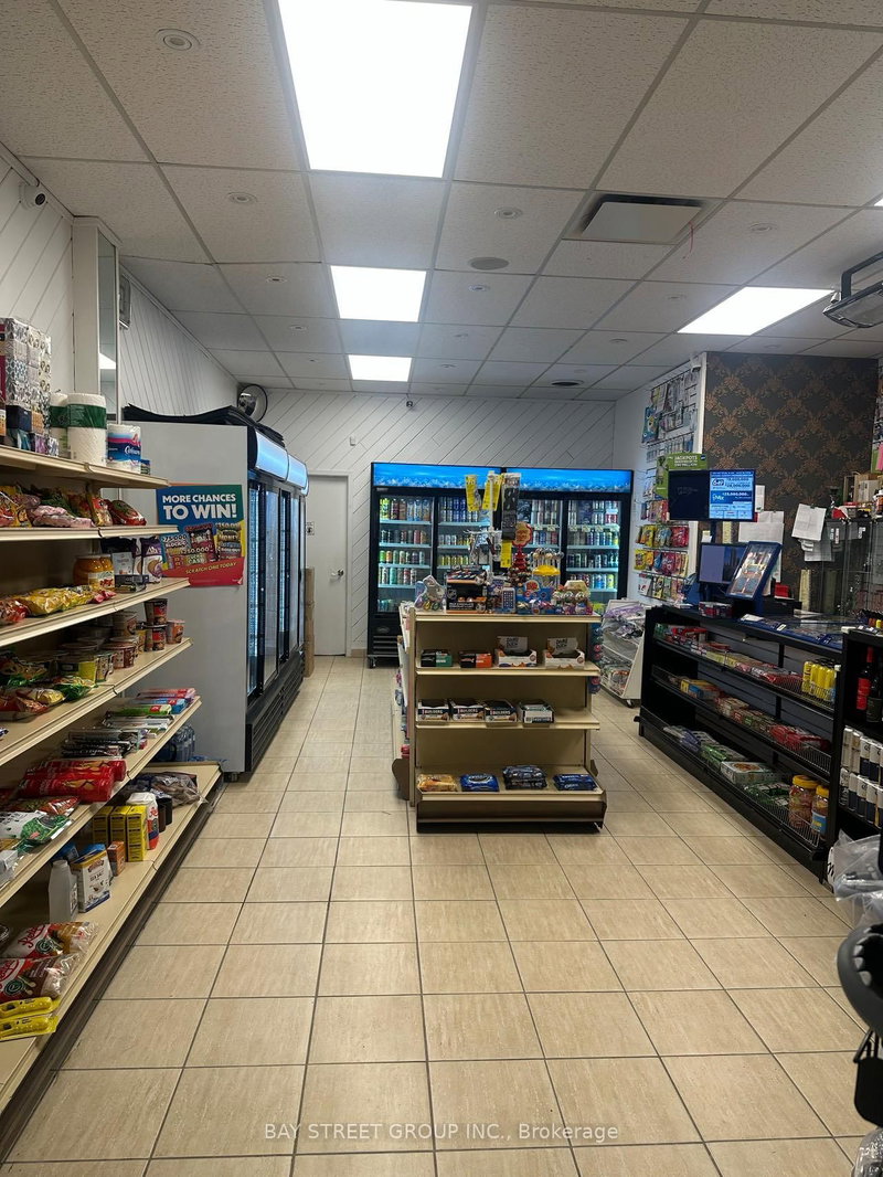 # 7 - 1065 Davis Dr, Newmarket, L3Y 2R9 | Image 3