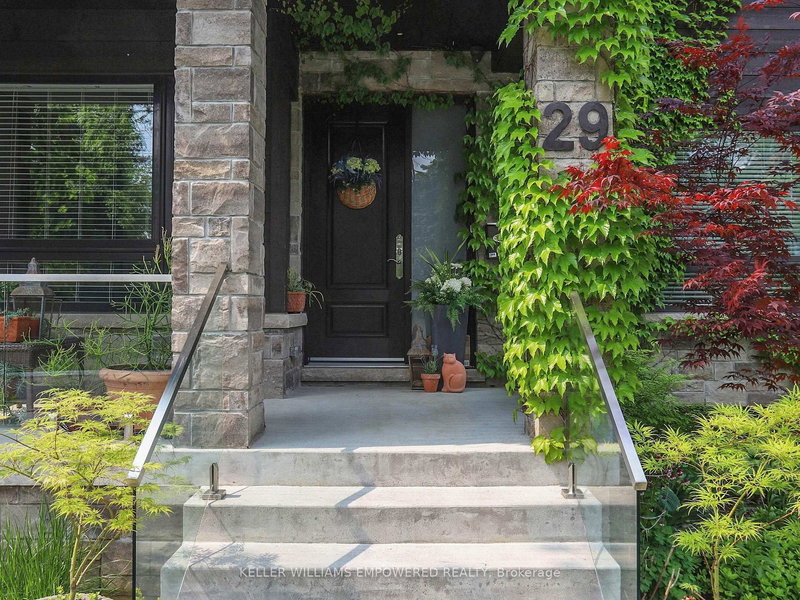 29 Bedford Park Ave, Richmond Hill, L4C 2N9 | Image 3