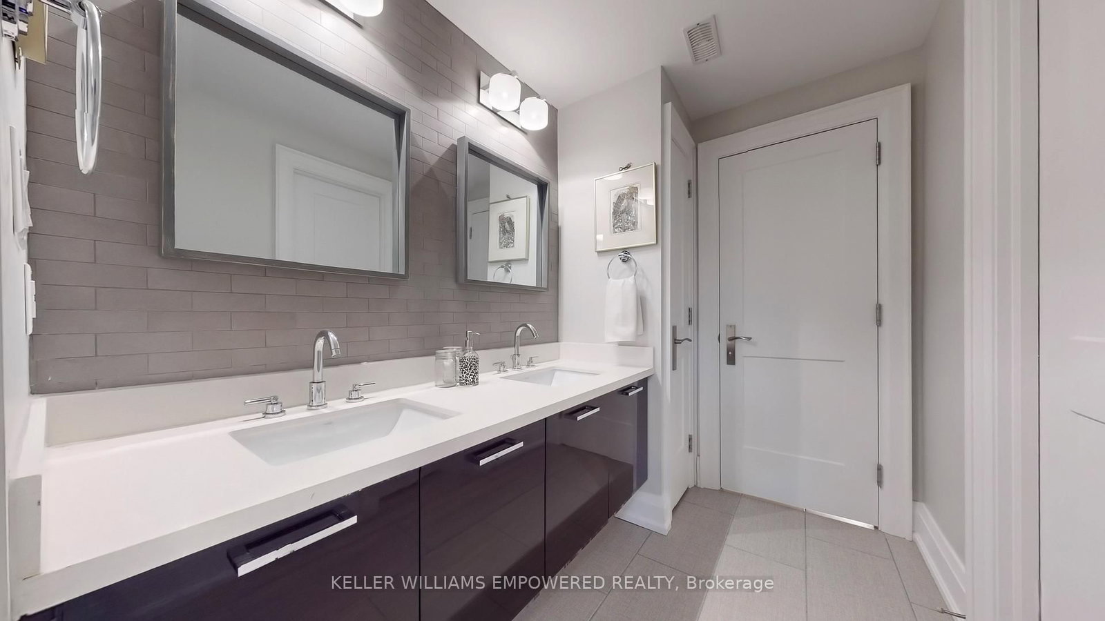 Detached House for sale at 29 Bedford Park Avenue, Richmond Hill, Ontario, L4C 2N9 - Crosby - MLS: N12993118