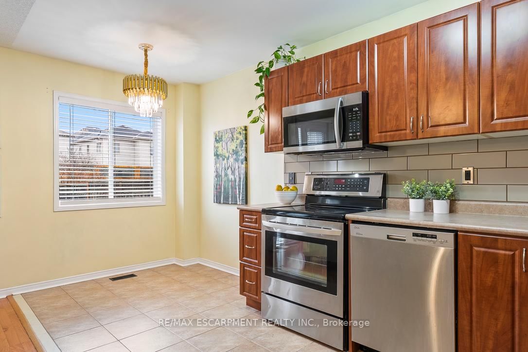 Townhouse for sale at 32 ADMIRAL Crescent, Essa, Ontario, L0M 1B4 - Angus - MLS: N12993194