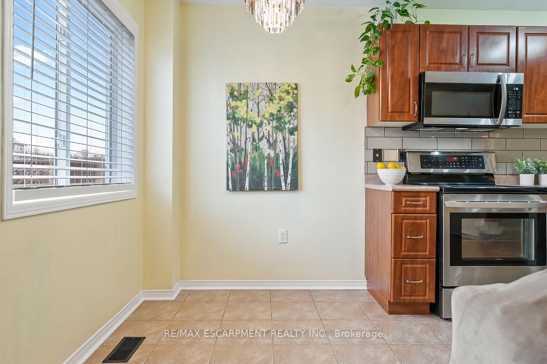 Townhouse for sale at 32 ADMIRAL Crescent, Essa, Ontario, L0M 1B4 - Angus - MLS: N12993194