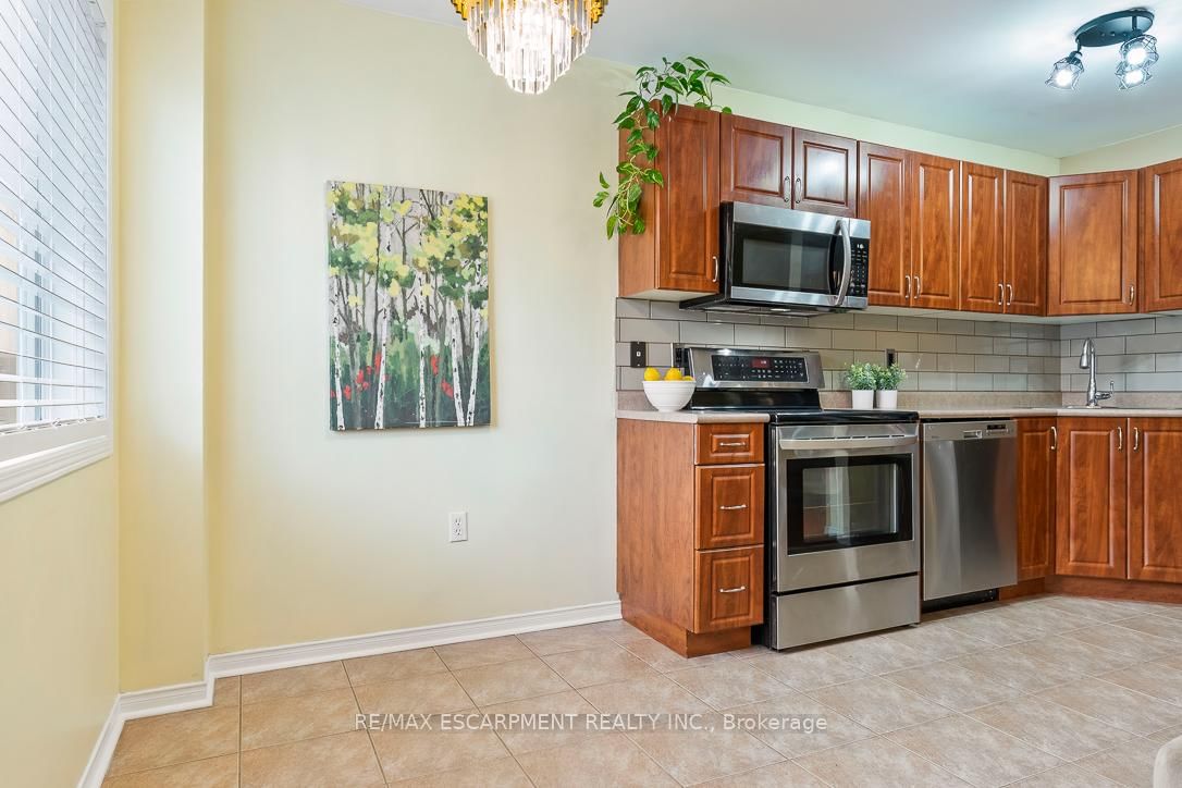 Townhouse for sale at 32 ADMIRAL Crescent, Essa, Ontario, L0M 1B4 - Angus - MLS: N12993194