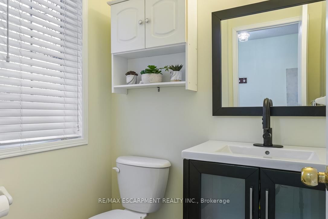 Townhouse for sale at 32 ADMIRAL Crescent, Essa, Ontario, L0M 1B4 - Angus - MLS: N12993194