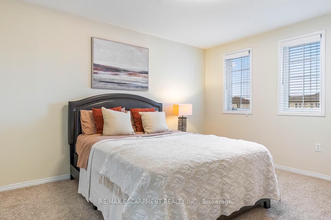 Townhouse for sale at 32 ADMIRAL Crescent, Essa, Ontario, L0M 1B4 - Angus - MLS: N12993194