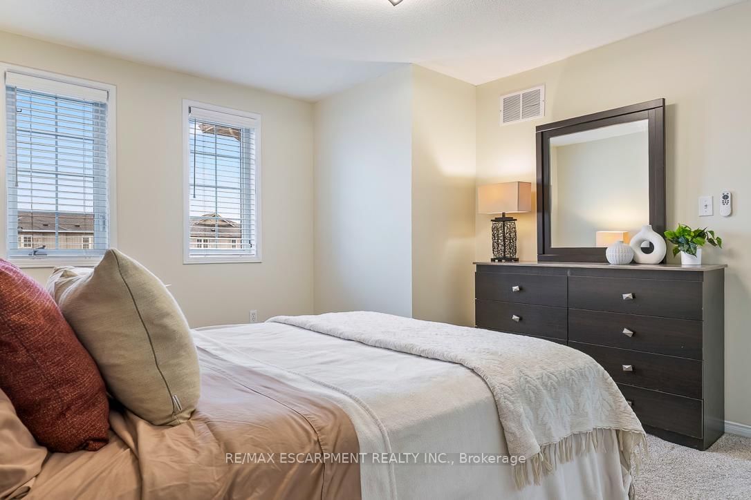 Townhouse for sale at 32 ADMIRAL Crescent, Essa, Ontario, L0M 1B4 - Angus - MLS: N12993194